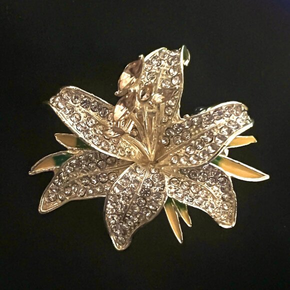 🧷🌷Vintage Inspired Sparkly Lily Brooch - Gold and Silver Tone Alloy - Picture 1 of 4
